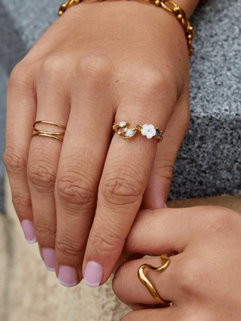 Crystal White Blossom Ring Gold — image 2 of 3